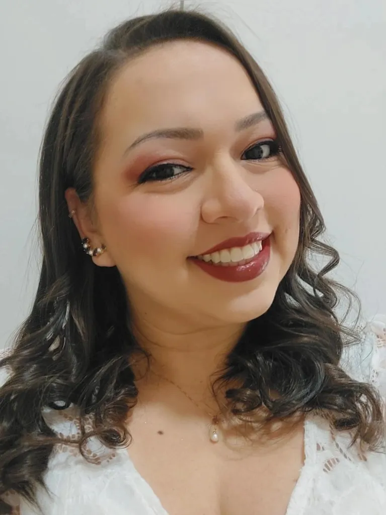 Psicóloga Julianna Cerbino destaca impactos do abuso na infância e reforça a importância do tempo e do acolhimento para que vítimas consigam elaborar a violência e buscar justiça na vida adulta.