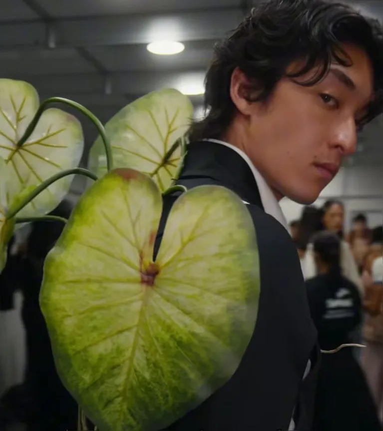 Normando leva folhagens, látex e fibras no 2º dia de Rio Fashion Week