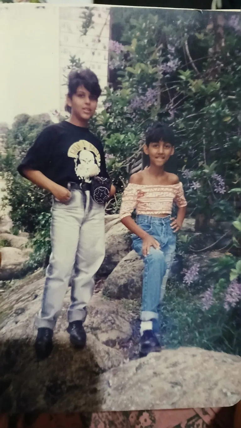 Rita de Cassia Oliveira Mendes ao lado da irmã