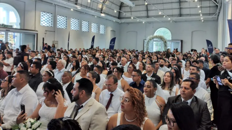 Entre sentimentos e expectativas, 108 casais celebraram juntos o início de uma nova etapa de vida.