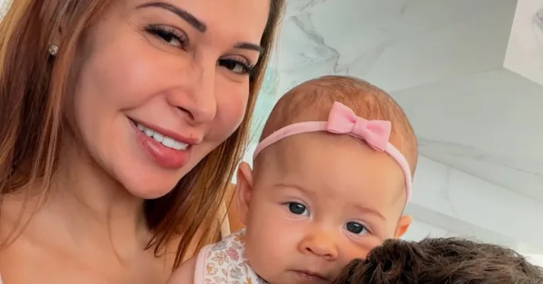 Maíra Cardi aparece ao lado da filha Eloah durante internação e mobiliza seguidores em pedido de orações