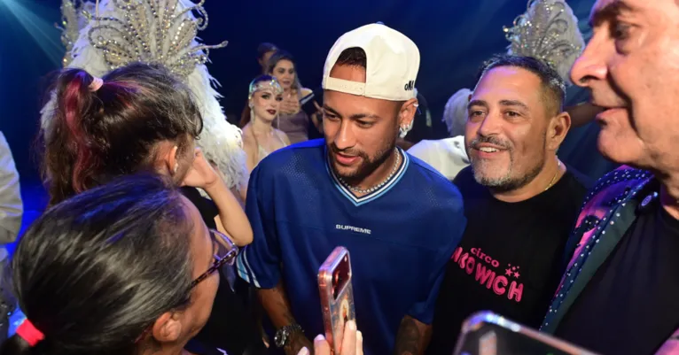 Neymar fecha sessão de circo para amigos e família e causa tumulto