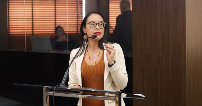 Gizelle Freitas - Assistente Social/doutoranda UFPA