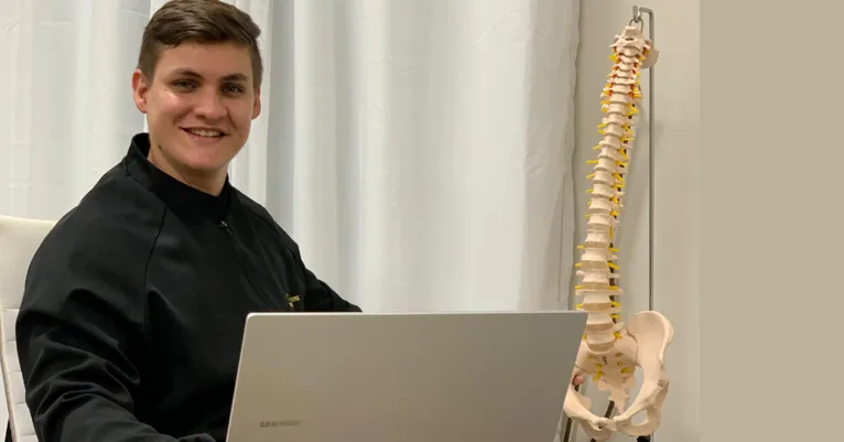 Fisioterapeuta Dionatan Vinchiguerra, pós-graduado em quiropraxia