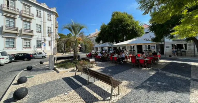 Praça Ferreira de Almeida, mais conhecido como Largo da Palmeira