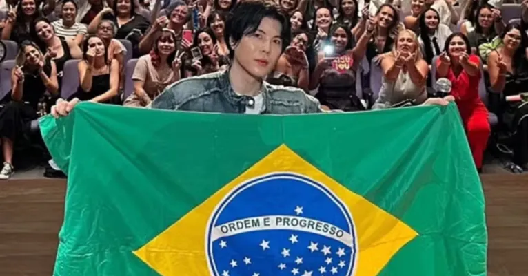 Cantor sul-coreano posta foto em Belém e se encanta com a cidade