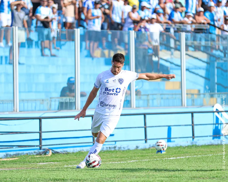 Caio Mello saiu para a entrada de Ítalo, que empatou a partida