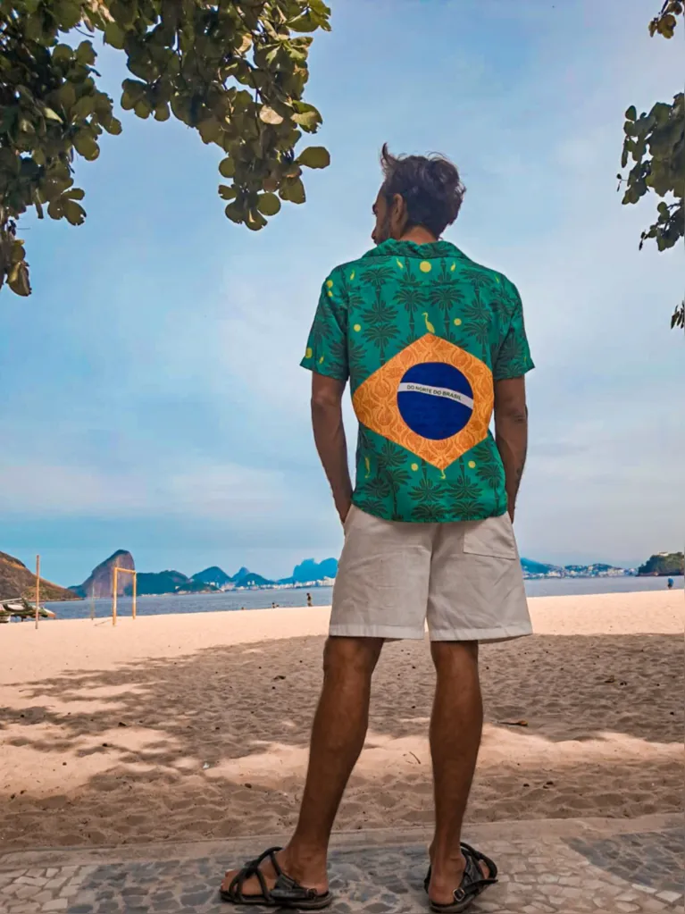 Leve, fresca e pensada para o clima amazônico, a camisa Brasil Core do Norte, da Osada, aposta em conforto e estilo tropical para acompanhar os jogos da Seleção durante a Copa.