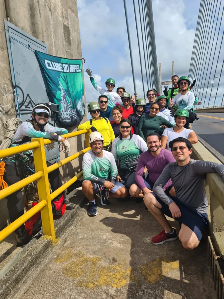 Seguir corretamente os protocolos de segurança, utilizar equipamentos certificados e contar com a supervisão de instrutores qualificados são medidas essenciais para garantir uma prática de rapel segura.