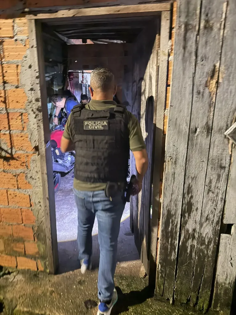 A Polícia Civil do Pará prendeu dois homens investigados por participação em um latrocínio ocorrido no dia 31 de janeiro de 2026, em Belém.