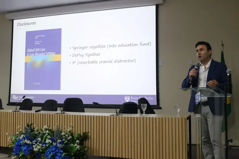 A programação reúne palestras e mesas-redondas com especialistas de centros de referência do Brasil e de outros países.