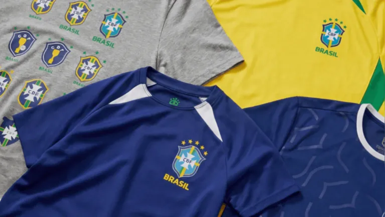 A coleção da Centauro reúne peças esportivas inspiradas no Penta, combinando conforto, desempenho e estilo para acompanhar os torcedores dentro e fora dos estádios.