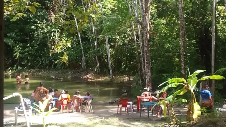 Com piscinas de água natural, restaurante e ampla área verde, o Balneário Paraíso dos Reis é uma das opções mais procuradas em Outeiro para escapar do calor da capital.