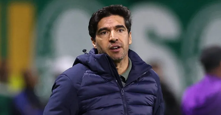 Abel cumpre o último jogo de punição contra o Leão
