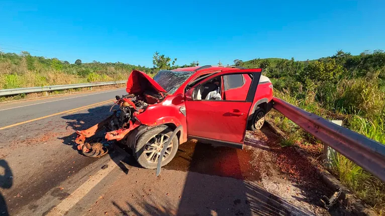 Trabalho pericial: equipes da Polícia Científica e dos Bombeiros atuaram na remoção das vítimas e na coleta de vestígios para a investigação.