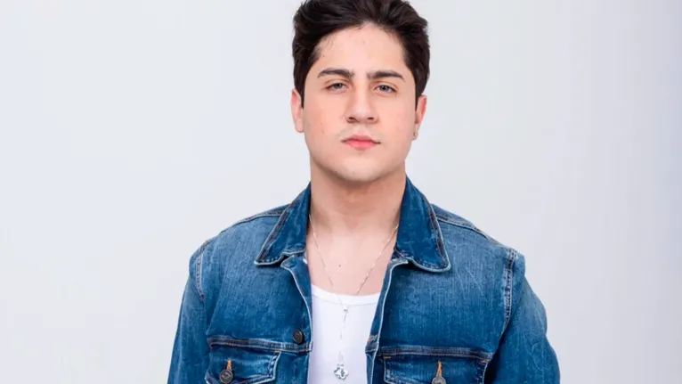 O encerramento das comemorações ocorre no sábado, dia 9, com a voz marcante de Hugo Henrique.