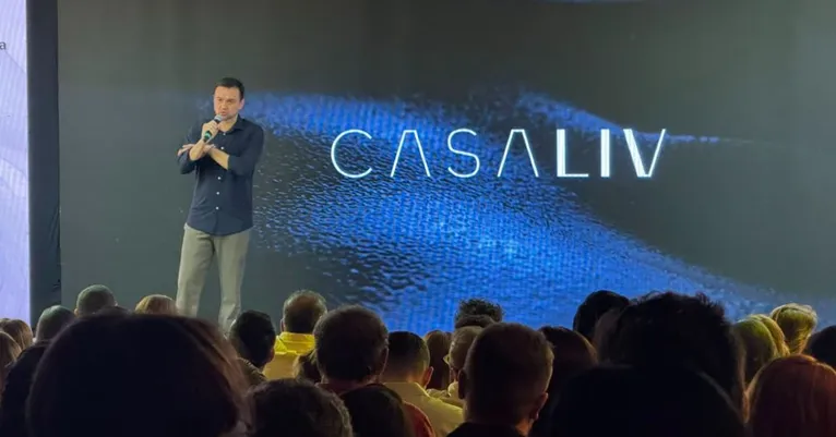 O empresário André Moreira apresentou o CASALIV ao público.