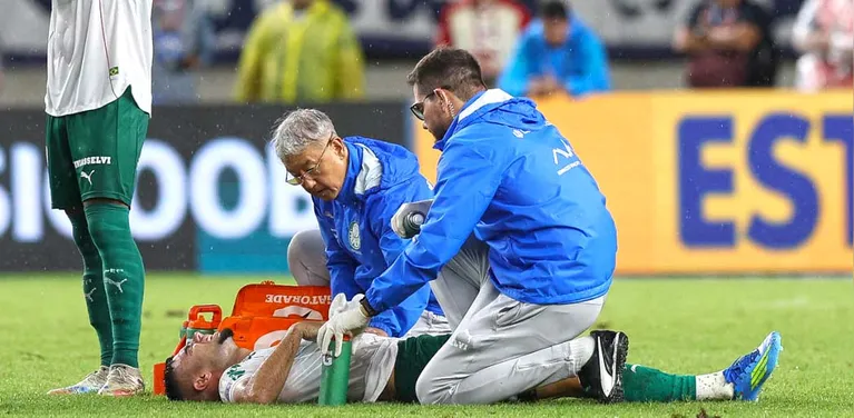 Andréas Pereira deixou o campo logo após a entrada de Zé Ricardo
