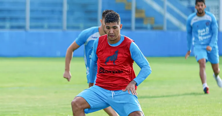 Novo reforço deve entrar no segundo tempo contra o Guarani