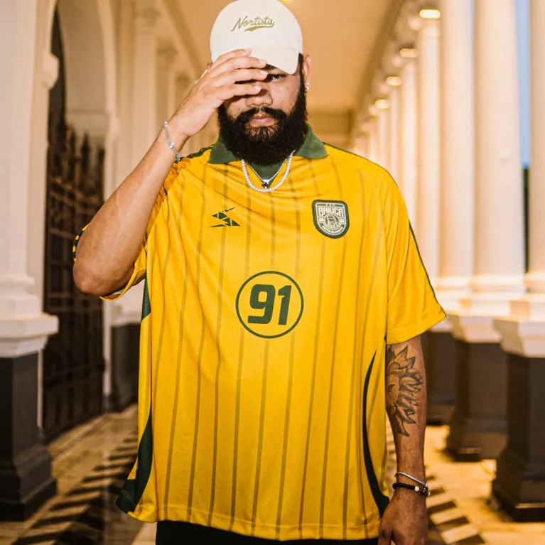 Com design inspirado nas tradicionais cores da Canarinho, a coleção da Tua Estampa também oferece uma opção para quem deseja torcer pela Seleção Brasileira sem abrir mão do estilo e da identidade paraense.