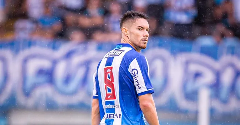 Caio Mello tem 26 anos e é um dos mais experientes do elenco