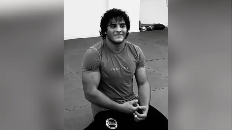 A repercussão em torno do ganho de massa muscular do adolescente levou internautas a questionarem se o jovem teria recorrido ao uso de substâncias anabolizantes