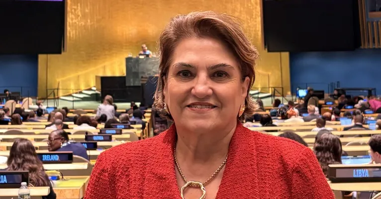 Márcia Lopes, destaca que milhões de brasileiros ainda convivem com esse modelo de jornada, considerado desgastante e limitador.