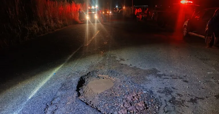 Um buraco na via pode ter provocado o acidente fatal