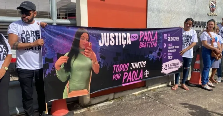 Amigos, familiares e movimentos da comunidade LGBTQIA+ exigiram justiça durante o julgamento