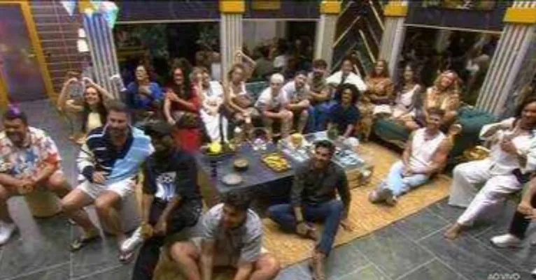 A jornalista fez uma verdadeira “limpa” em seu Instagram, deixando de seguir alguns colegas de confinamento e chamando atenção pelas escolhas que fez.