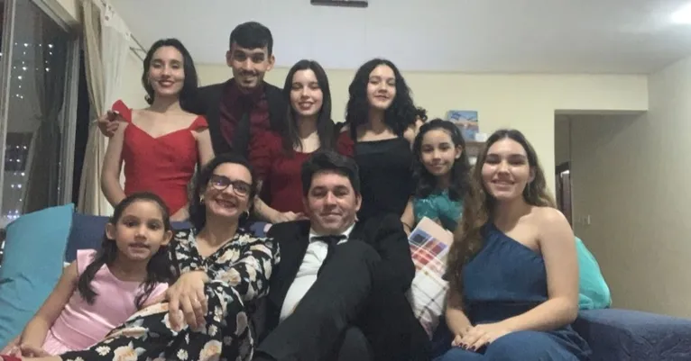 Cassandra Romeiro encontrou no trabalho autônomo uma forma de acompanhar de perto a criação dos sete filhos e fortalecer os laços familiares.