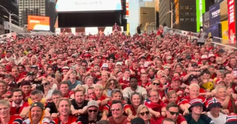 Torcedores na Times Square.