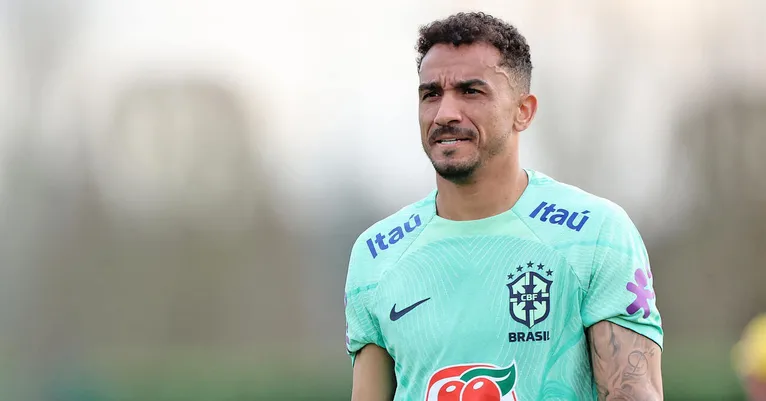 Danielo foi confirmado na Copa antes de Ancelotti divulgar a lista