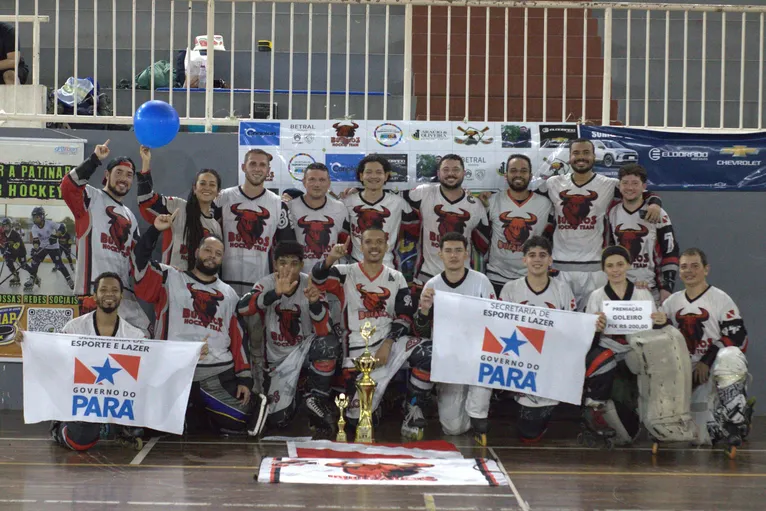 Búfalos Hockey Team conquista título internacional invicto