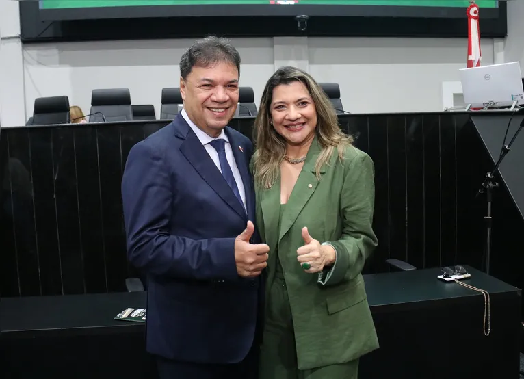 Defensora pública-geral, Mônica Belém ao lado do Deputado Chicão.