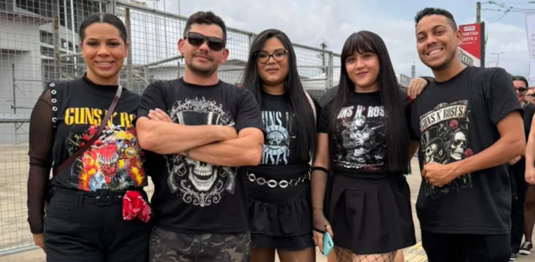 Cardoso, de óculos e braços cruzados, veio de Parauapebas, no sudeste do Pará