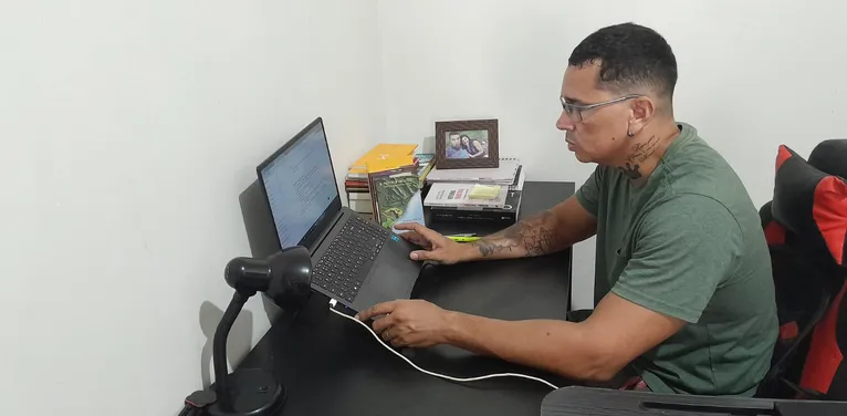Candidatos utilizam plataformas como o ChatGPT para otimizar os estudos, criar revisões e treinar questões discursivas com mais eficiência