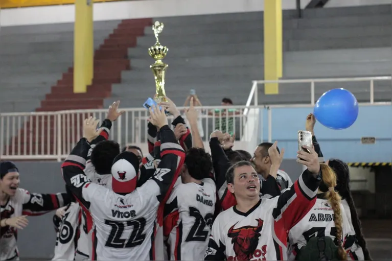 Búfalos Hockey Team conquista título internacional invicto