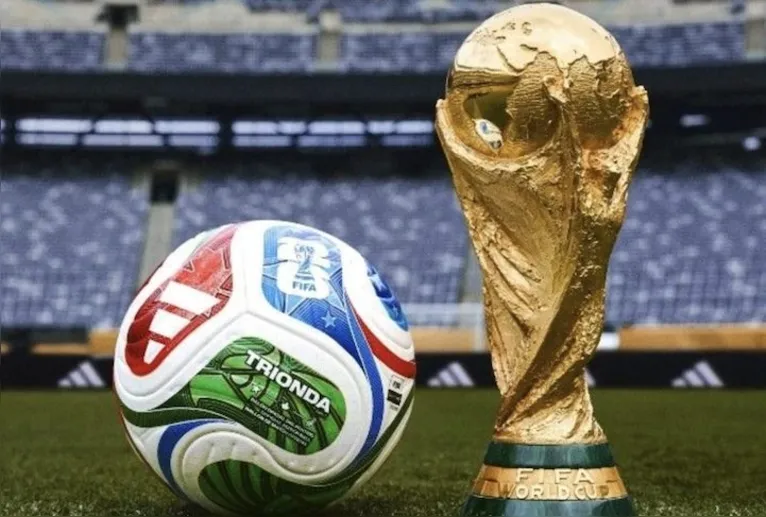 A regra, que foi considerada positiva pela Fifa durante o Mundial de Clubes, agora também será aplicada em cobranças de lateral e tiro de meta.