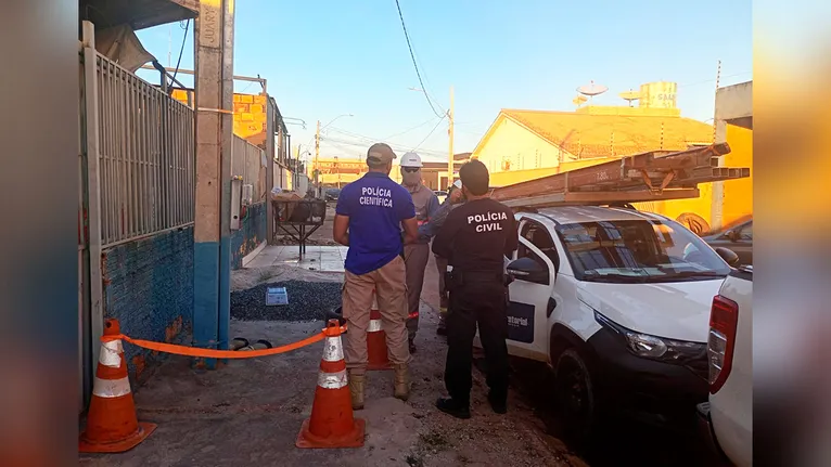 Ligação direta na rede elétrica em supermercado ligava o estabelecimento de forma clandestina ao sistema de distribuição.