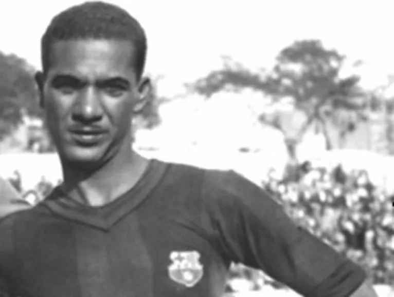 Ao lado do goleiro Jaguaré, Fausto foi o primeiro brasileiro a vestir a camisa do Barcelona e conquistou dois títulos pelo clube