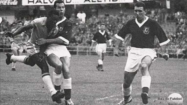 Pelé acabou com a Copa com apenas 17 anos