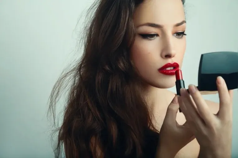 Dia do Batom: conheça a história do cosméticos mais famoso do mundo