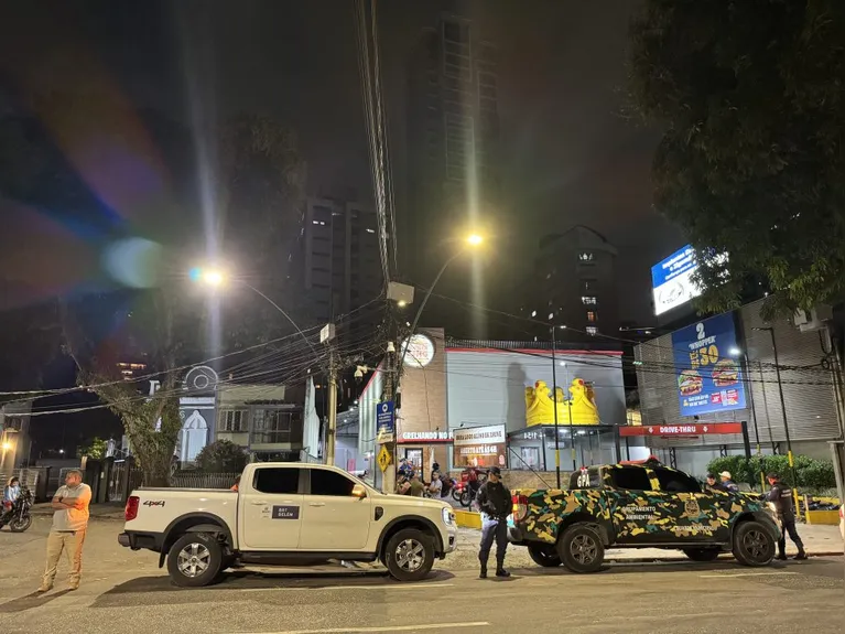 Prefeitura multa em R$ 30 mil fast-food por dano em calçada em Belém