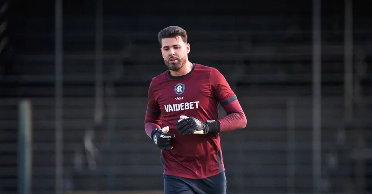 Ivan vai ganhar oportunidade no gol azulino