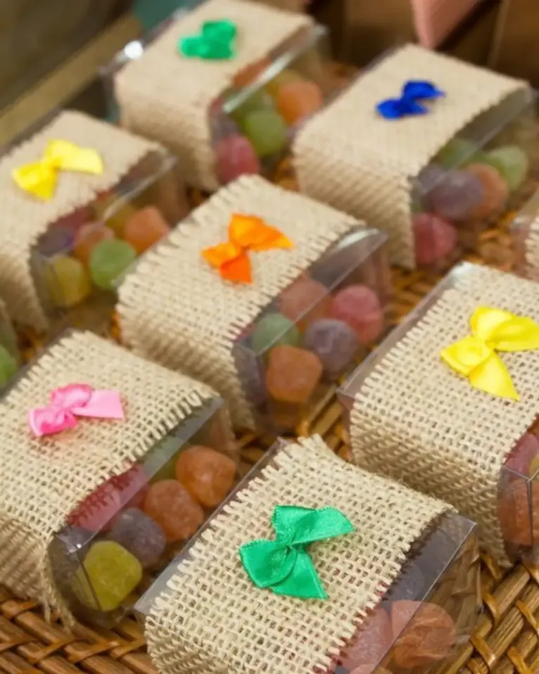 Potinhos de jujuba decorados