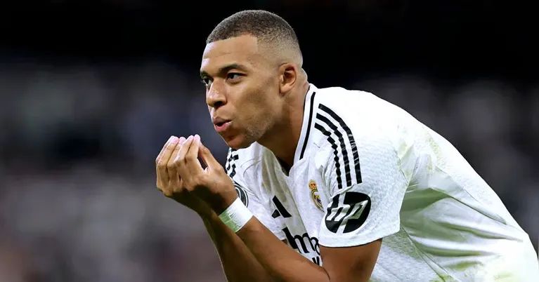 Mbappé saiu do PSG para conquistar a Champions no Real, mas até agora nada