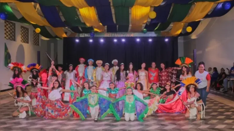 O Cordão do Pássaro Colibri, um dos maiores símbolos da cultura popular paraense leva ao palco a beleza, o colorido e a tradição dos Pássaros Juninos. Guardião de uma manifestação que existe apenas no Pará, o grupo é protagonista do V Festival de Pássaros e Bichos do Pará.