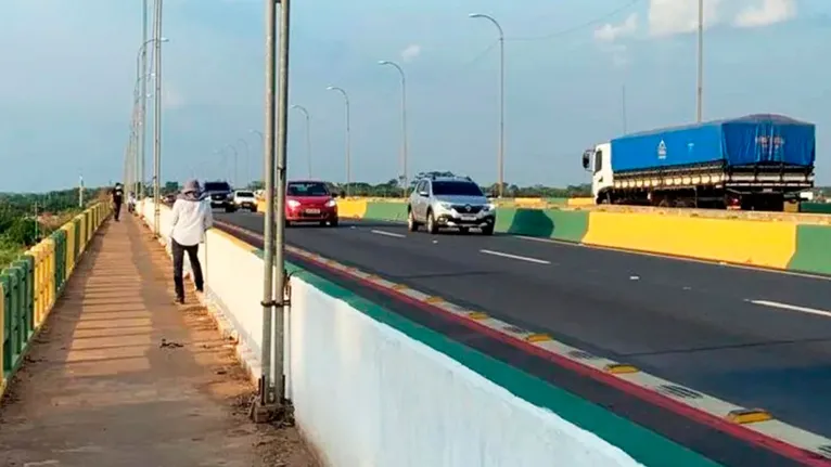 Placas sinalizadoras e informativas foram implementadas na rodovia BR-230 e em locais estratégicos