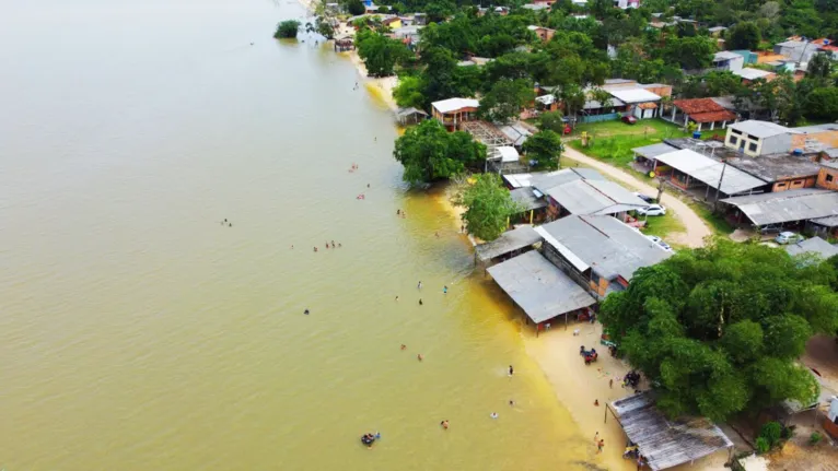 Mais rústica e tranquila, a Praia do Belo Paraíso é uma alternativa para quem busca contato direto com a natureza e um banho de rio mais simples, a poucos minutos de Belém.